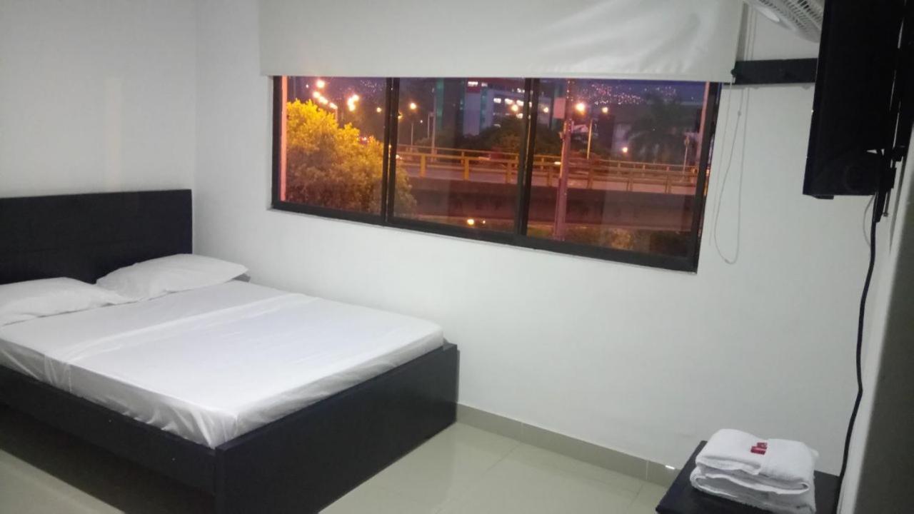 Hotel Bulerias 33 Medellin Bagian luar foto